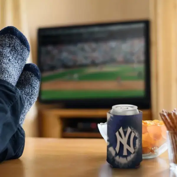 NEW YORK YANKEES TIE DYE CAN COOLER 12 OZ - Image 2