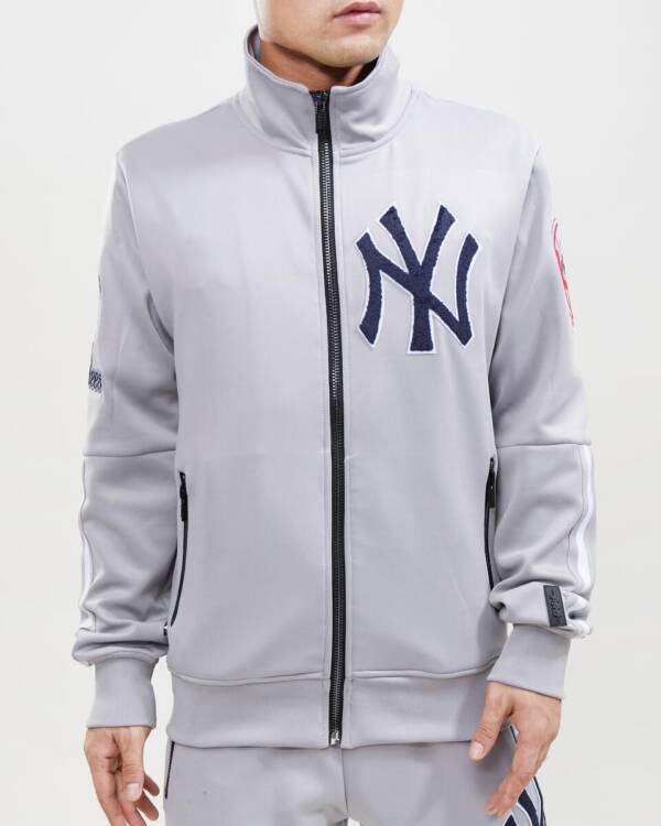 NEW YORK YANKEES PRO TEAM TRACK JACKET