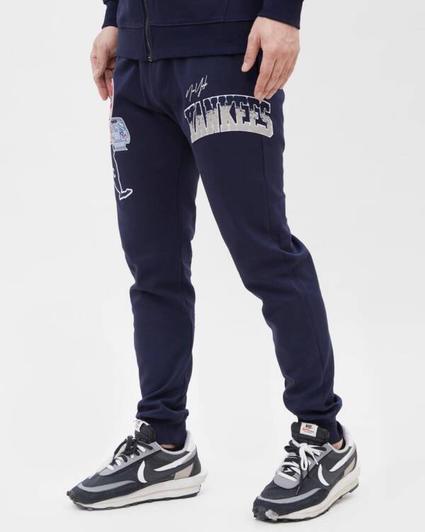 New York Yankees Gradient Logo Jogger - Image 3