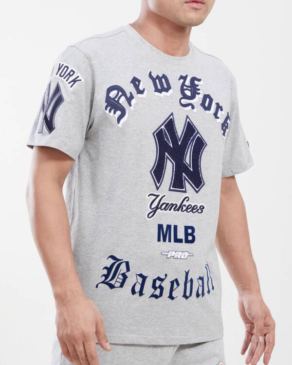 NEW YORK YANKEES OLD ENGLISH SJ GRAY TEE - Image 4