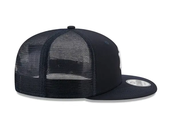 NY YANKEES CLASSIC TRUCKER 9FIFTY Snapback GRAY BRIM - Image 2