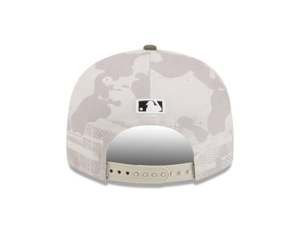 New York Yankees New Era Light Beige/Olive 2025 Armed Forces Day Split Panel 9FIFTY Snapback Hat - Image 5