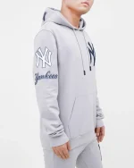 NY YANKEES Pro Standard  Logo Blended P/O Men's GRAY Hoodie - Image 4