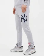 NEW YORK YANKEES LOGO JOGGER GRAY - Image 2
