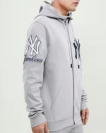 NEW YORK YANKEES LOGO ZIPPER HOODY - Image 2