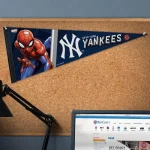 NEW YORK YANKEES / MARVEL (C) 2021 MARVEL PREMIUM PENNANT - Image 3