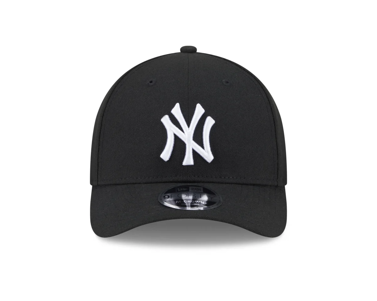 NEW YORK YANKEES 940 BLACK/WHITE SNAPBACK - Image 1