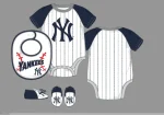 NEW YORK YANKEES INFANT PLAY BALL CREEPER BIB & BOOT S