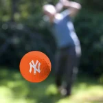 NY YANKEES 3 COLORS GOLF BALLS IN CLAMSHELL - Image 3